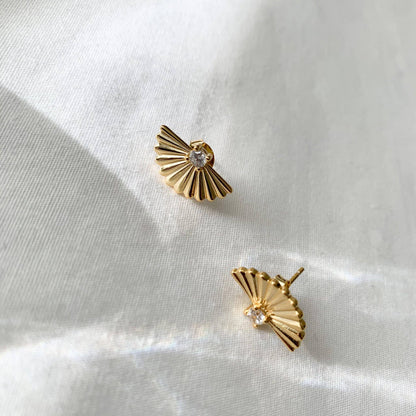 Daisy Studs: Gold