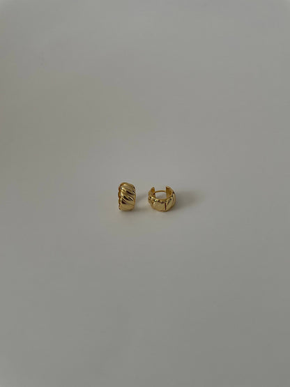 Mia Huggies - Gold
