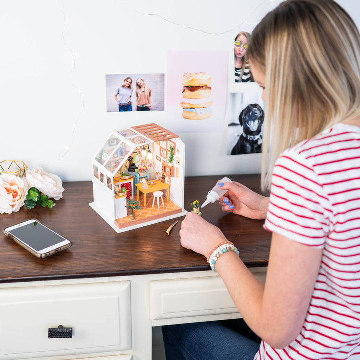 DIY Miniature House Kit: Jason's Kitchen
