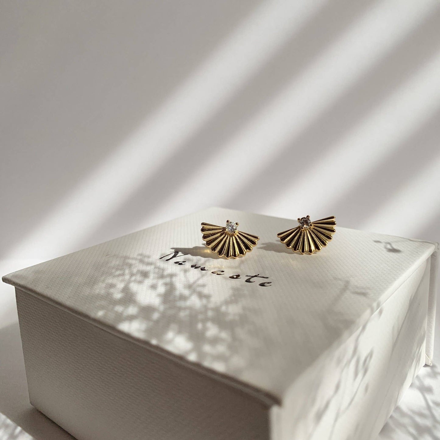 Daisy Studs: Gold